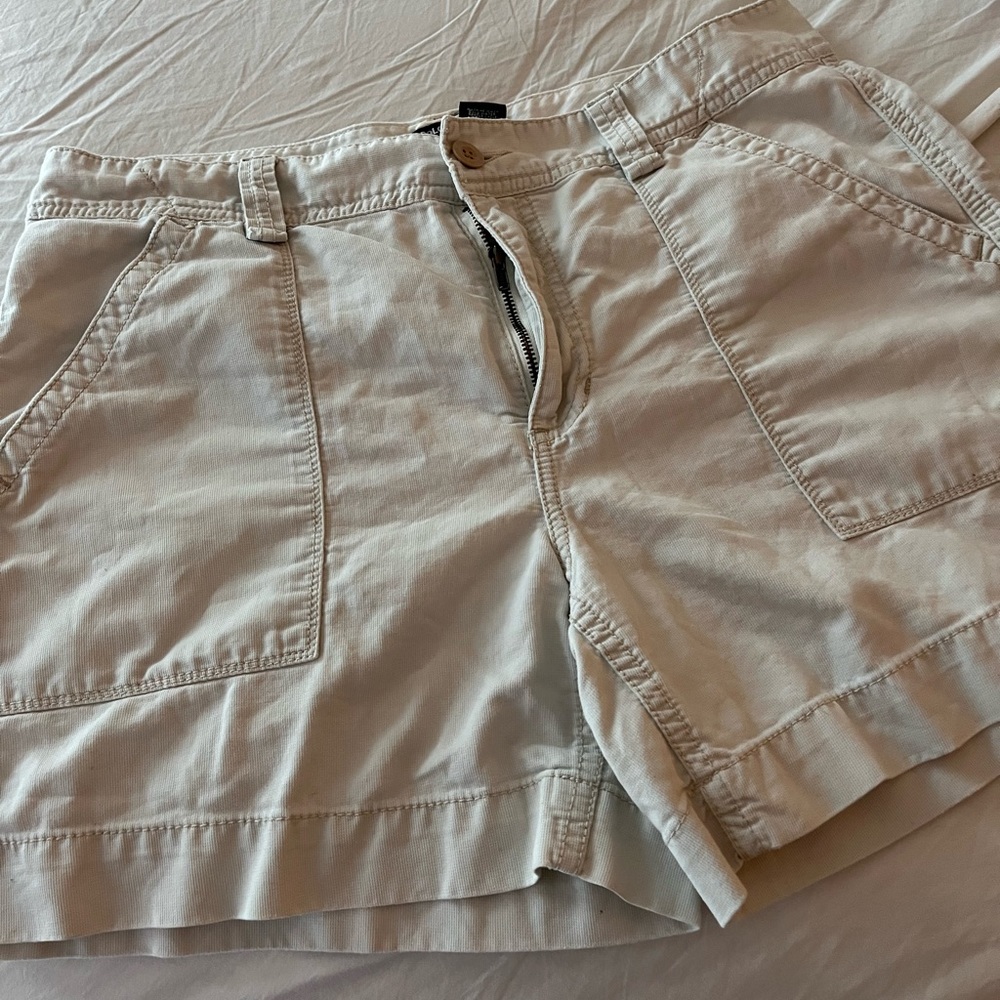 Womens Ralph Lauren khaki shorts. Size 10